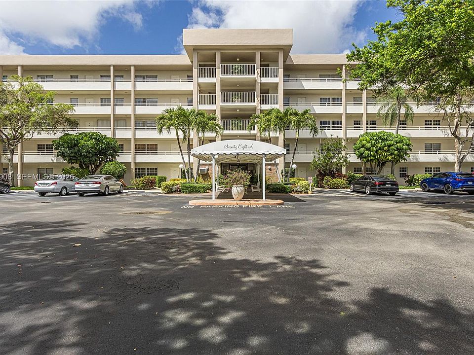 1st image of 3970 Oaks Clubhouse Dr APT 407