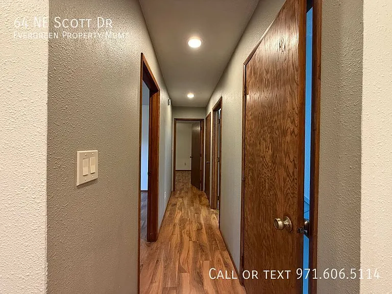 64 NE Scott Dr — Photo 22