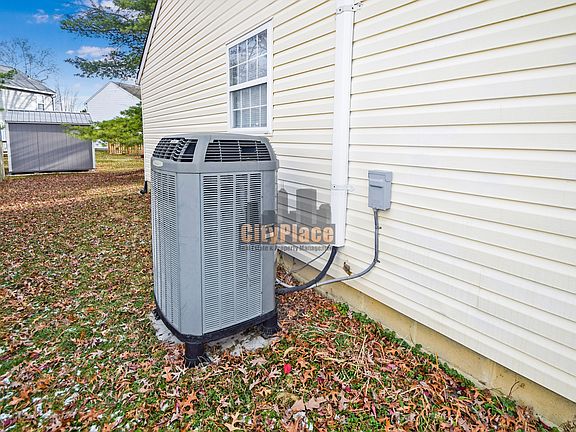 3rd image of 12614 Roan Ln