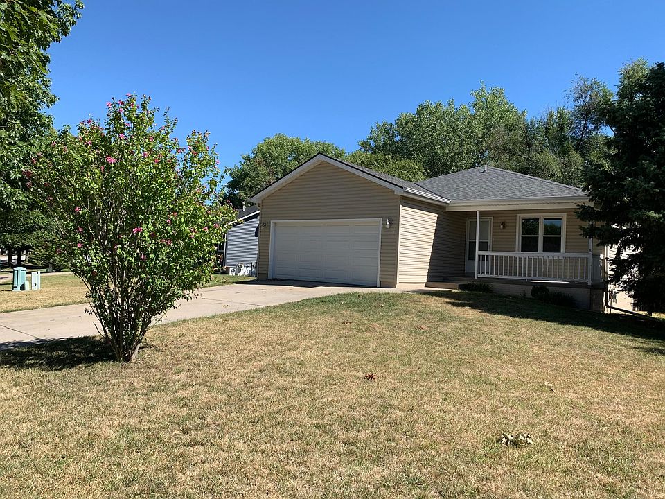 Street View. New siding and windows.