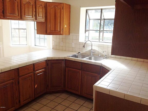 5th image of 209 Glen Eagles Dr
