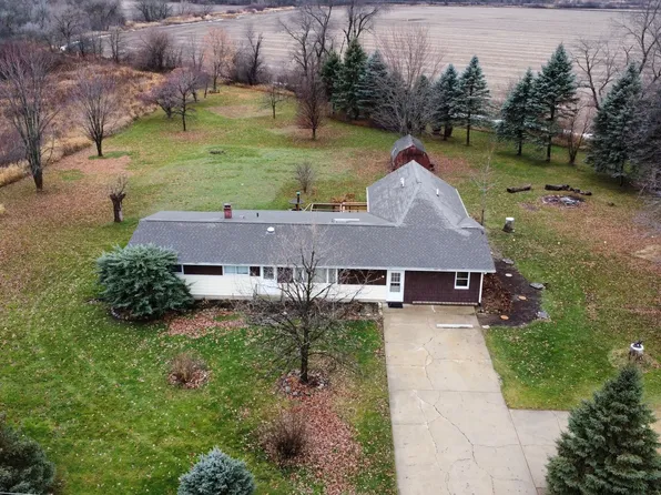 8211 Lawrence Rd, Harvard, IL 60033