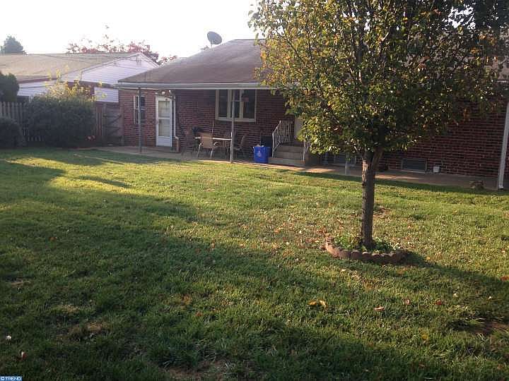 2nd image of 2121 Lott Ave