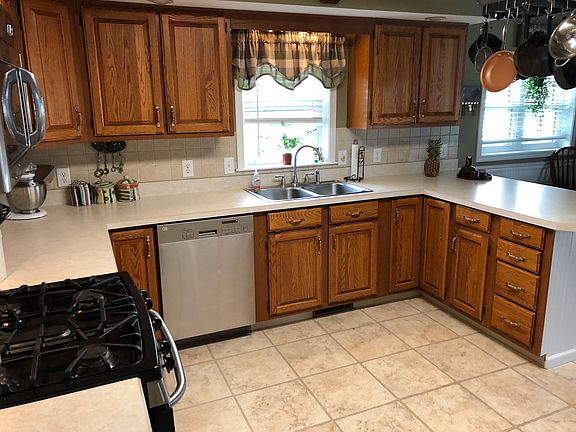 2nd image of 2120 Parker Dr