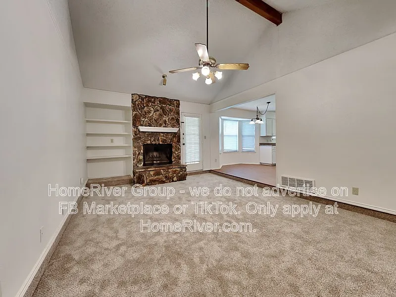 3 bed, 2.0 bath, 1182 sqft, $1,995 — Photo 2