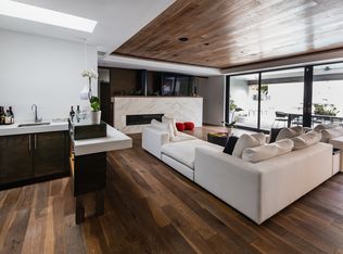 16957 Mooncrest Dr, Encino, CA 91436