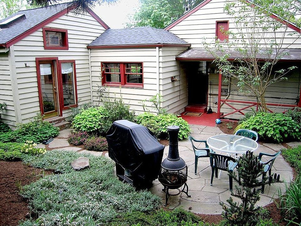 Rear private patio