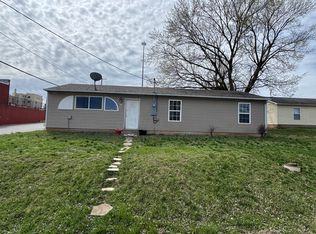 202 W Davis St, Stockton, MO 65785
