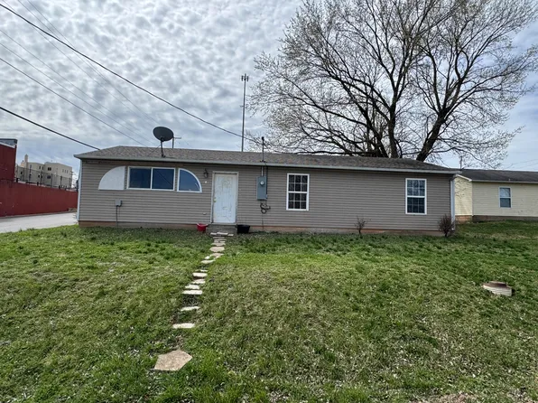 202 W Davis Street, Stockton, MO 65785