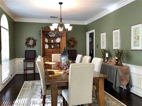 3rd image of 2123 Shumard Oak Ln