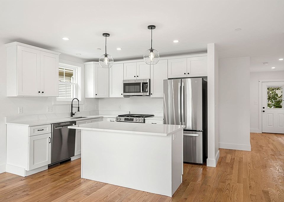 1st image of 3 Wisteria St #4