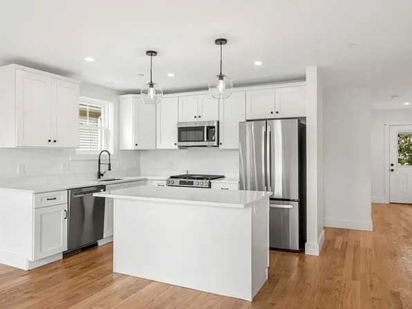 3 Wisteria St #4, Salem, MA 01970