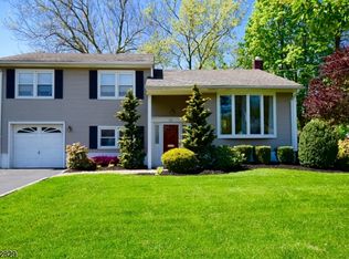 23 Briar Hills Cir, Springfield, NJ 07081