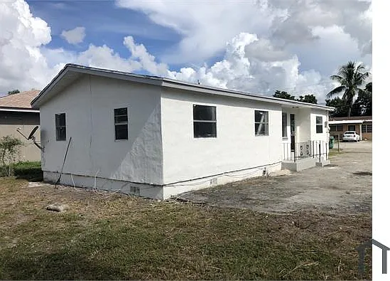 3 bed, $3,204 — Photo 2