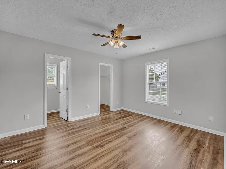 7005 Alamosa Dr — Photo 11