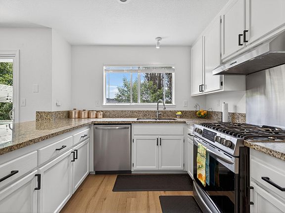 3rd image of 3532 Banyan Street