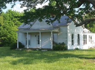 632 E 700 Ave, Shobonier, IL 62885