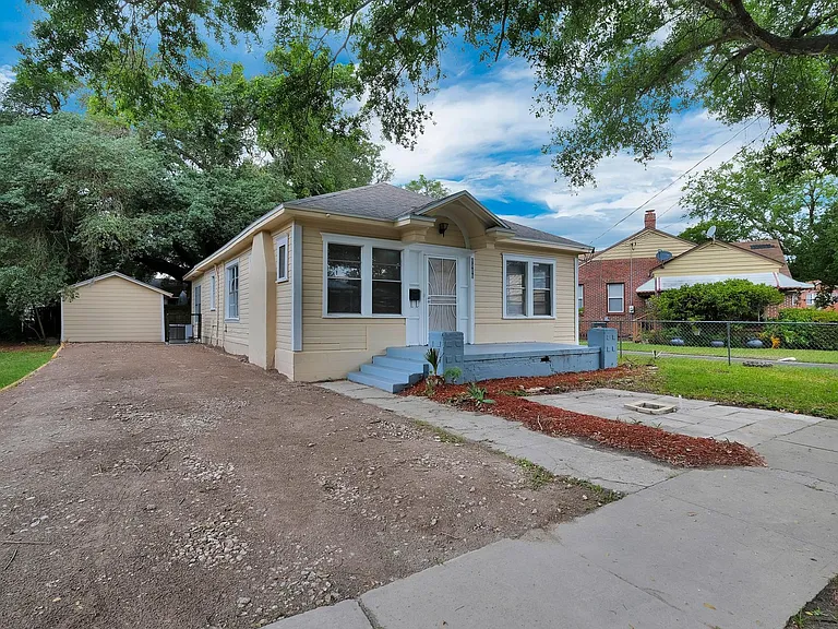 6418 Sapphire Dr — Photo 3