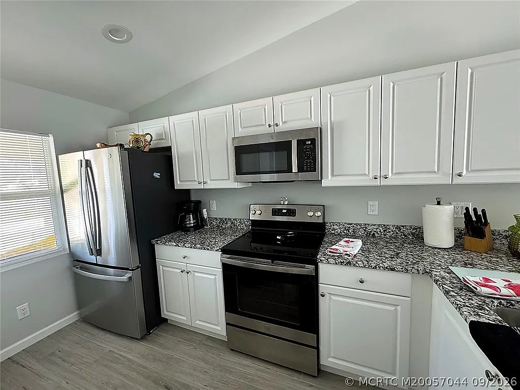 3 bed, 2.0 bath, 1133 sqft, $4,400 — Photo 3