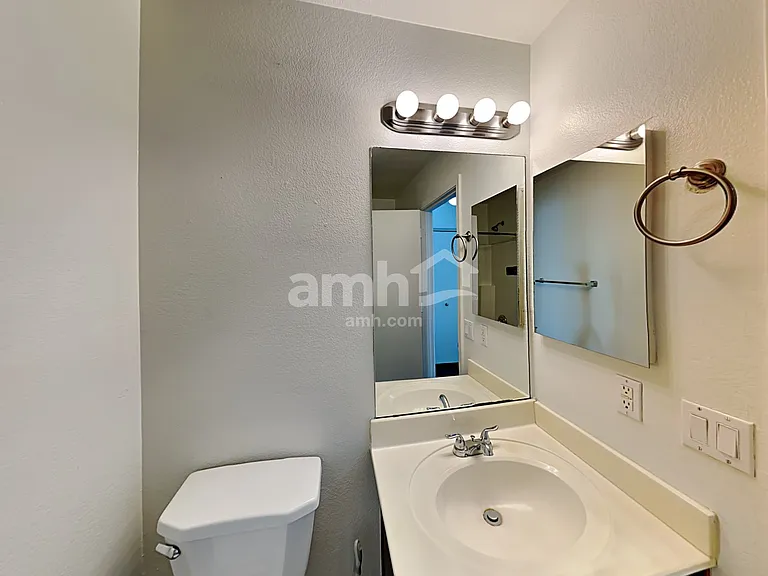 1303 N Balboa Dr — Photo 16