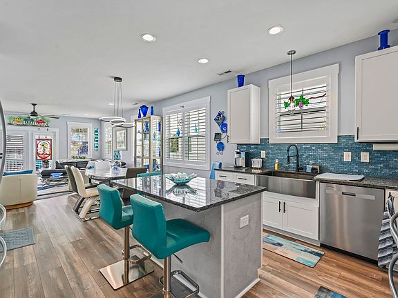 5th image of 707 Elizabeth Dr.