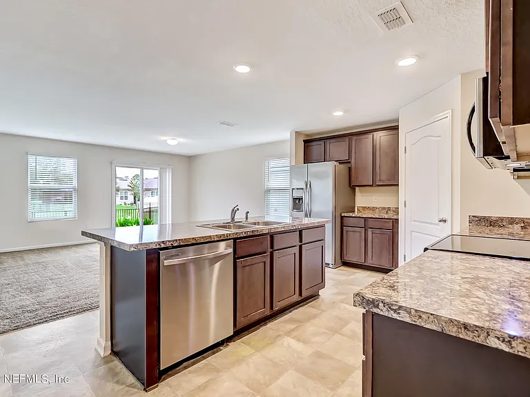 70 Cody St — Photo 10