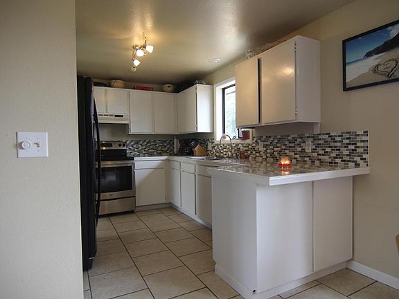 4th image of 3081 Monterey Dr