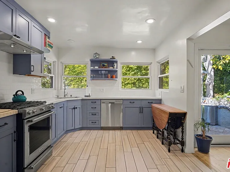 10483 Eastborne Ave — Photo 1