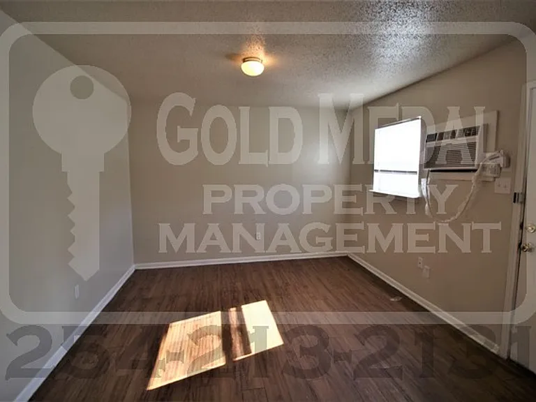 922-932 Jr Ct — Photo 2