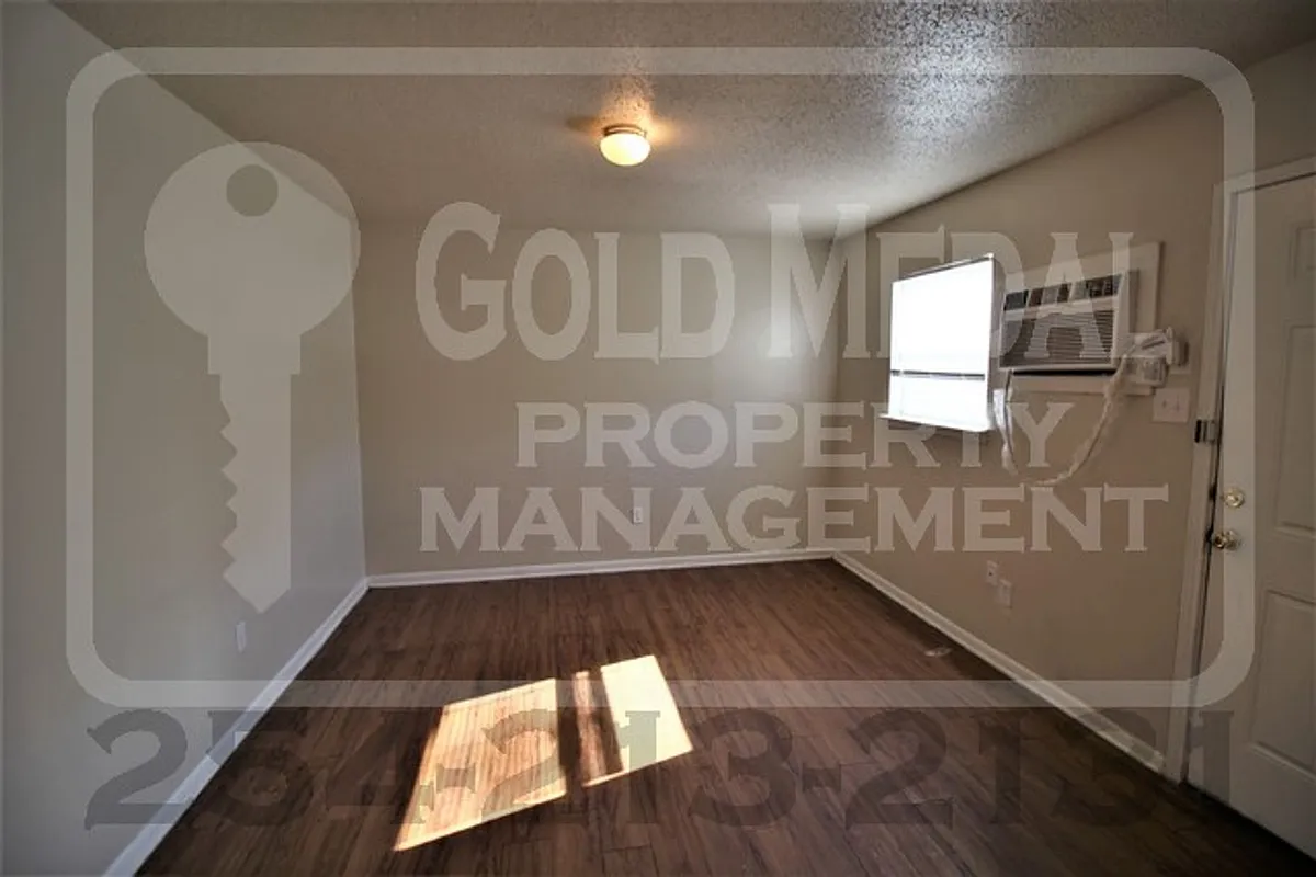 Building Photo - 922-932 Jr Ct