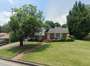 5820 Castle Rock Rd, Roanoke, VA 24018