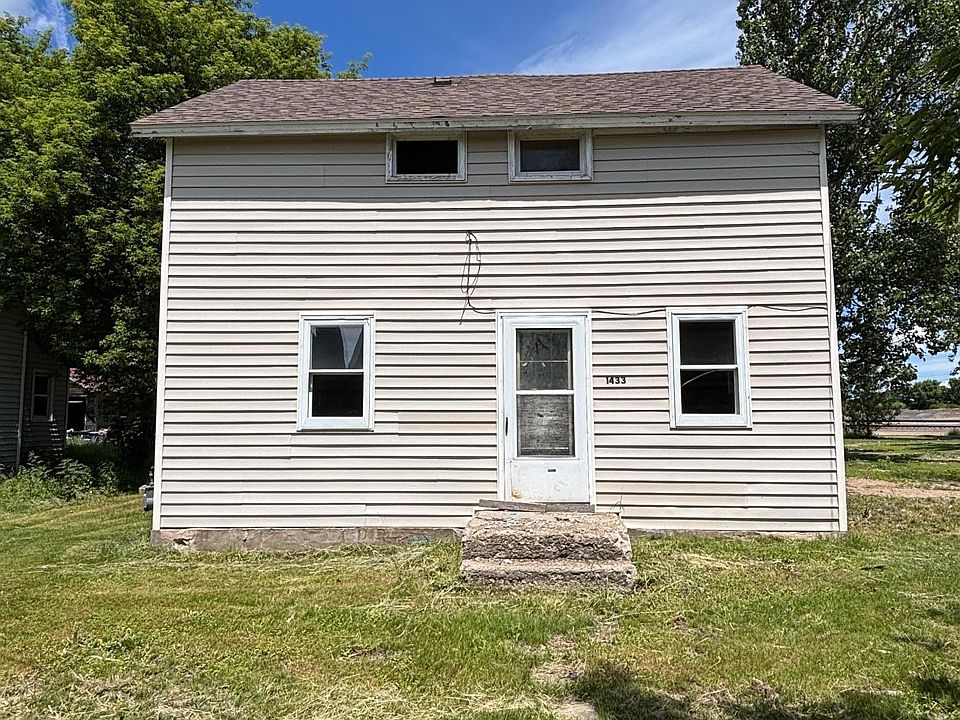 1st image of 1433 1st Ave NE