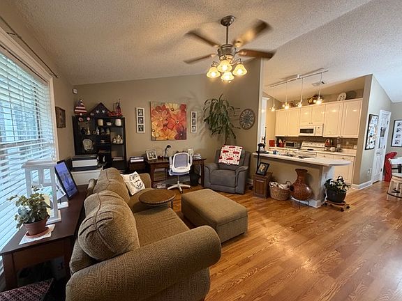 2nd image of 500 Waverly Pl