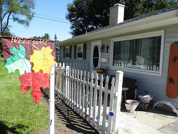 5th image of 2705 Meadow Dr