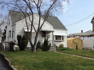 3 Crescent Pkwy, Clark, NJ 07066