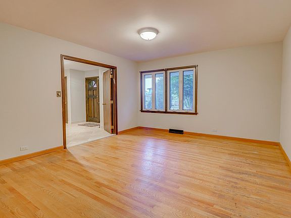 4th image of 2736 Karen Ln