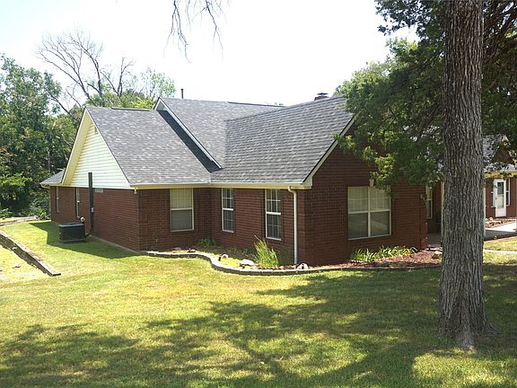 4th image of 610 S Lillis Ln