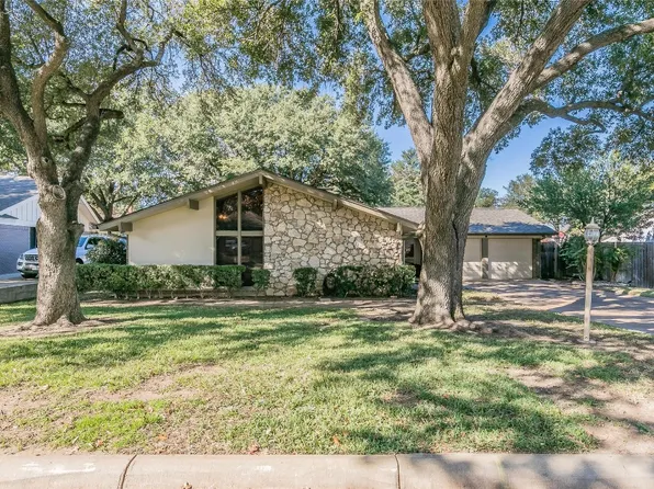 808 Green River Trl, Fort Worth, TX 76103