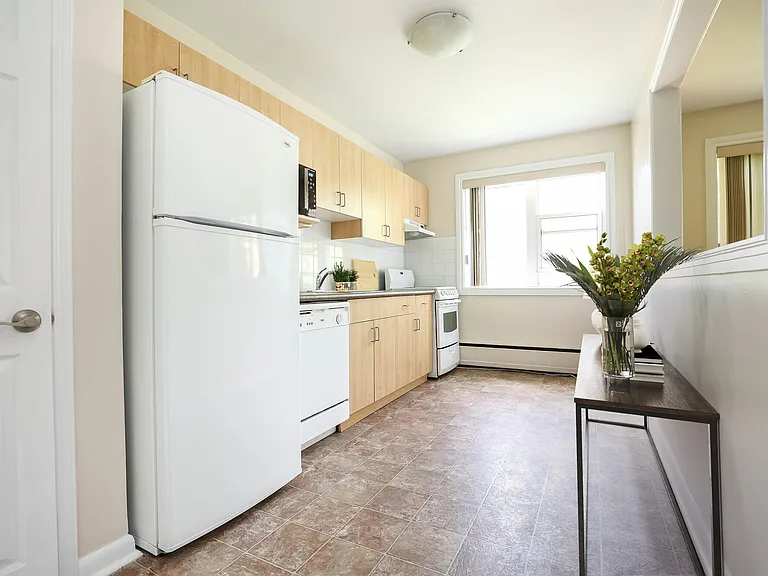 825 Corydon Ave — Photo 8