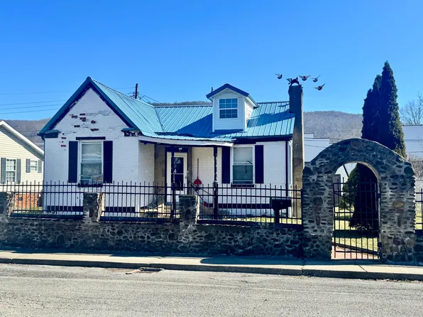 4 Home St, Richwood, WV 26261
