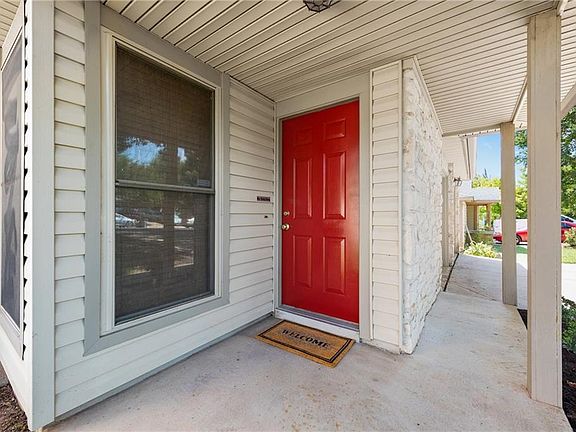 4th image of 931 Peggotty Pl