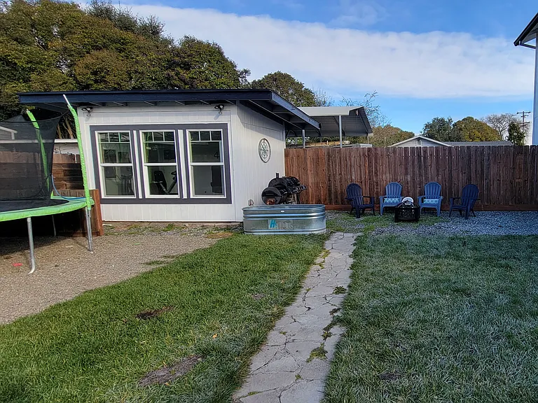 325 Donna Dr — Photo 9