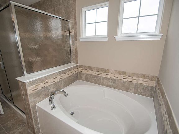 Master Bathroom: Soaking Tub