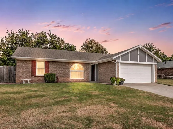 812 Kelly Park Rd, Edmond, OK 73003