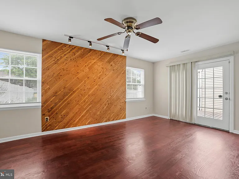 109 Stratton Ln — Photo 14
