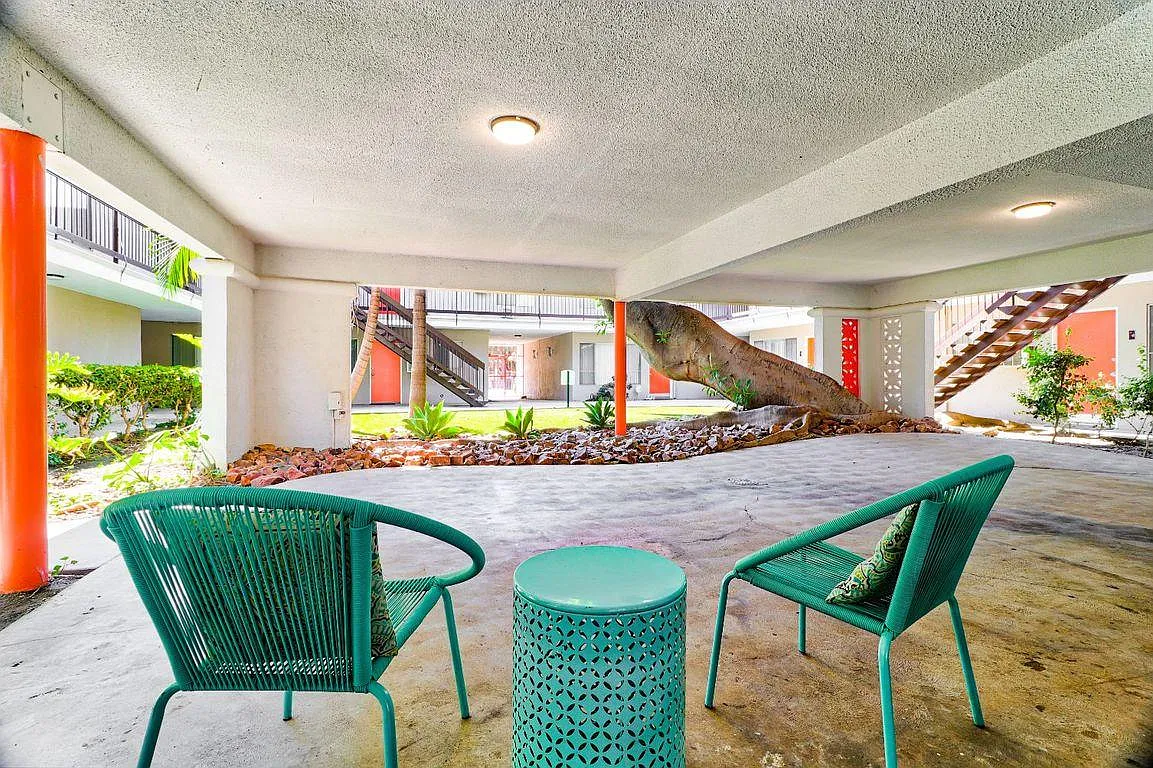 Town Center Apartments — Photo 3