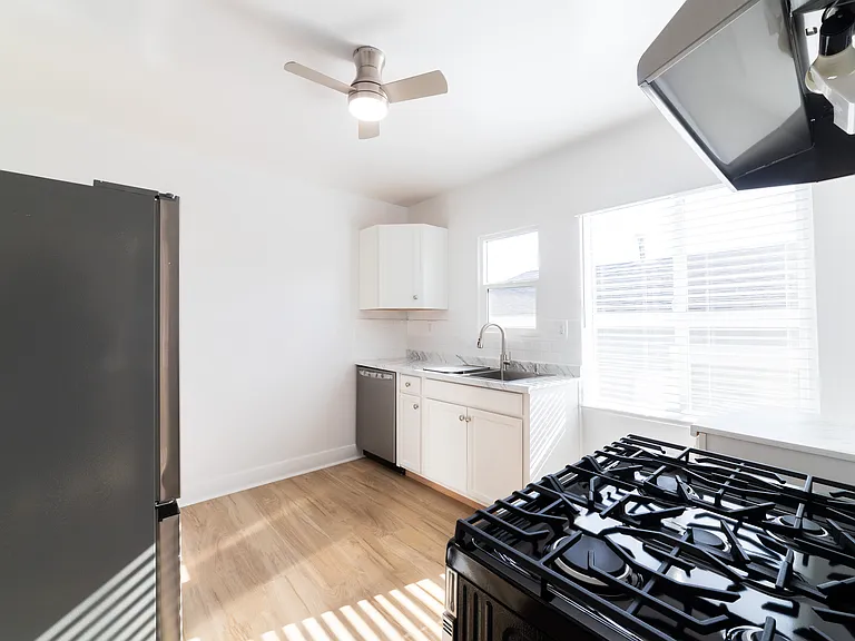 1610 Kearney St — Photo 11