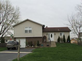 160 Grady Dr, Bolingbrook, IL 60440