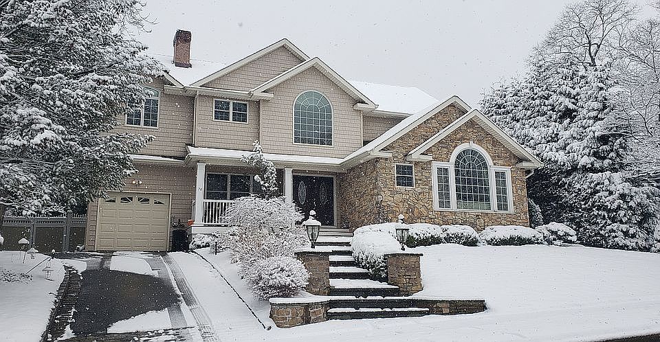 1st image of 74 Plymouth Dr N