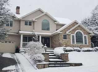 74 Plymouth Dr N, Glen Head, NY 11545